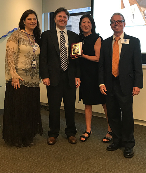 APA Practice Organization and the New York State Association of Neuropsychology (NYSAN) presented an award to New York Attorney General Eric T. Schneiderman (NYAG) at a reception on May 19, 2017, in New York.