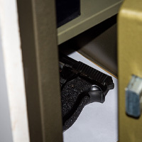 Hand locking safe with key