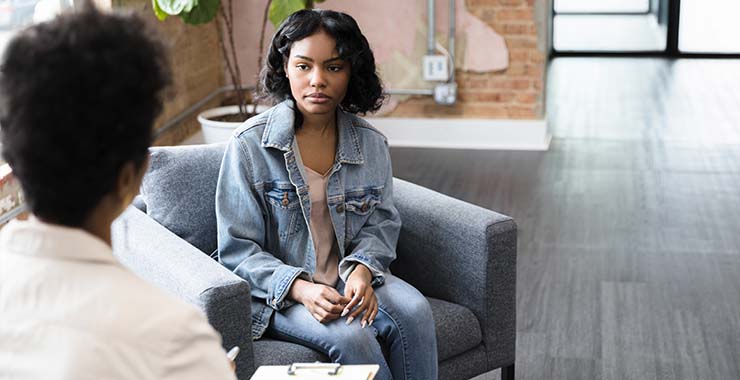 Teen girl speaking with psychologist