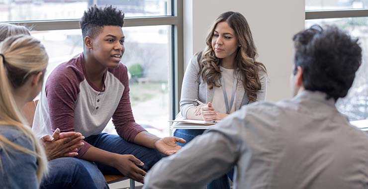 Teenage students in discussion with psychologists